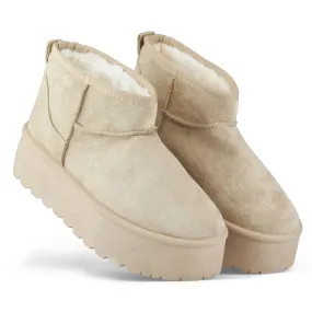 Beige platform snow boots