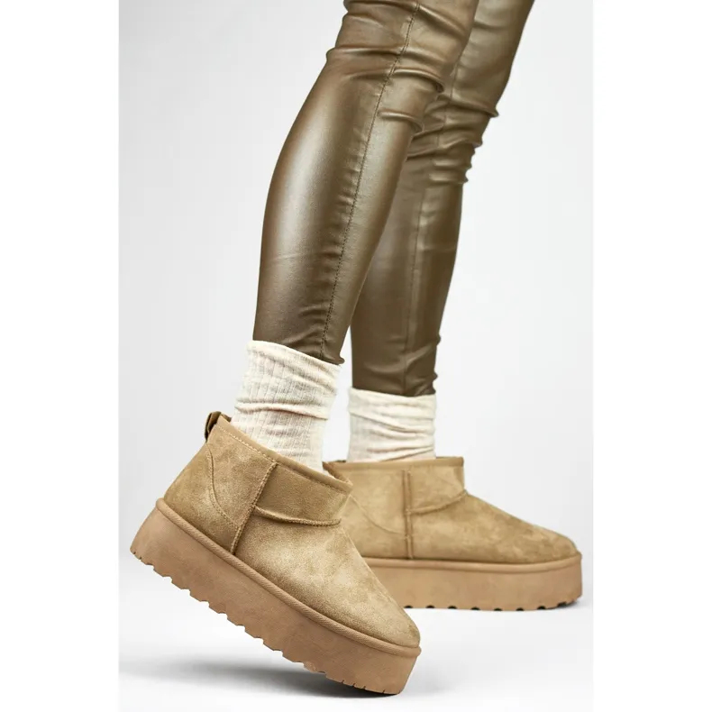 Beige platform snow boots