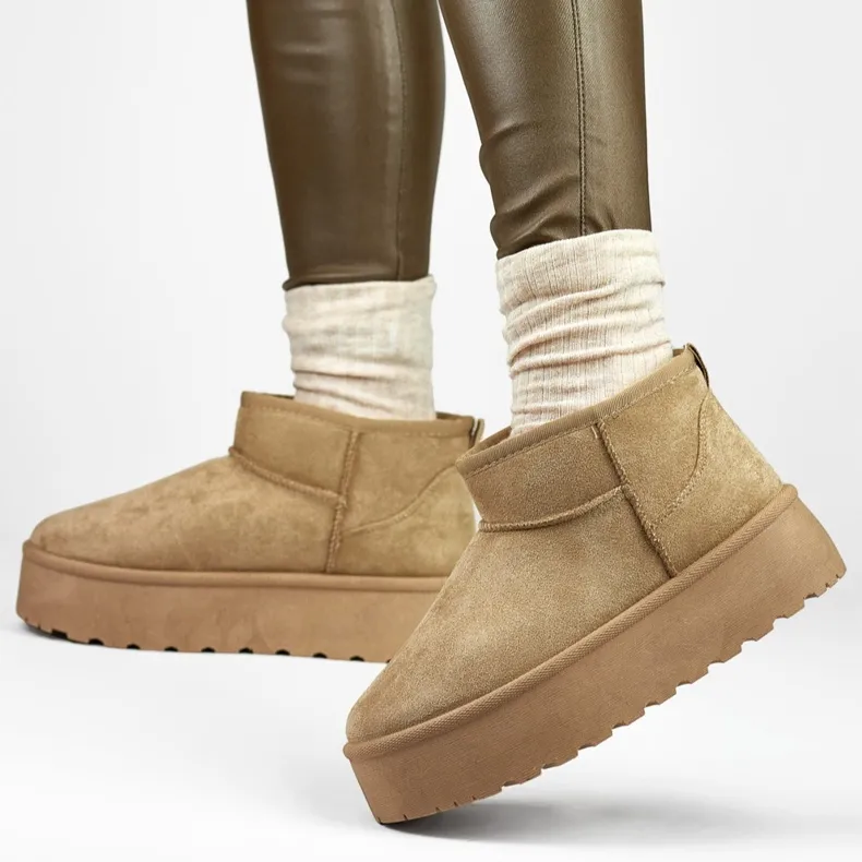 Beige platform snow boots