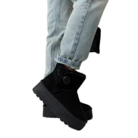 Black short insulated snow boots by Casimiro