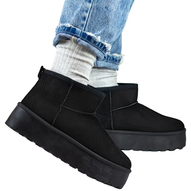 Black snow boots with a thick sole