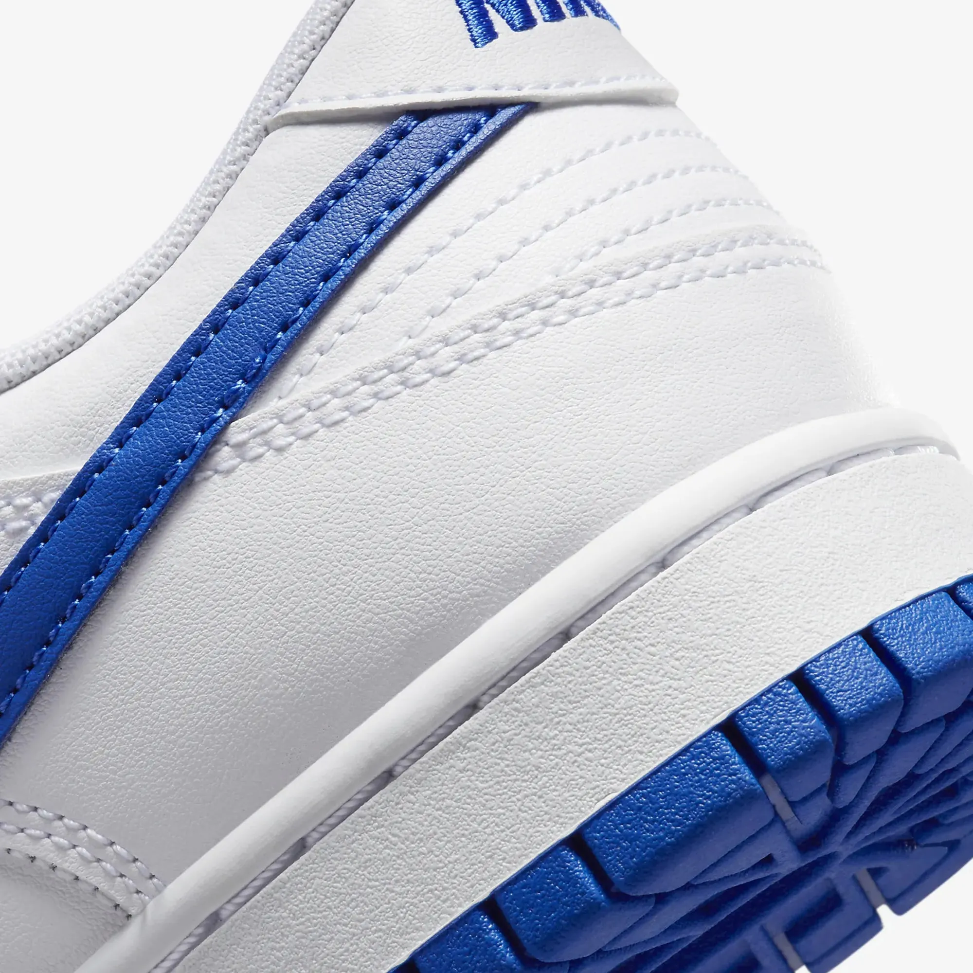 DUNK LOW RETRO 'WHITE/HYPER ROYAL'