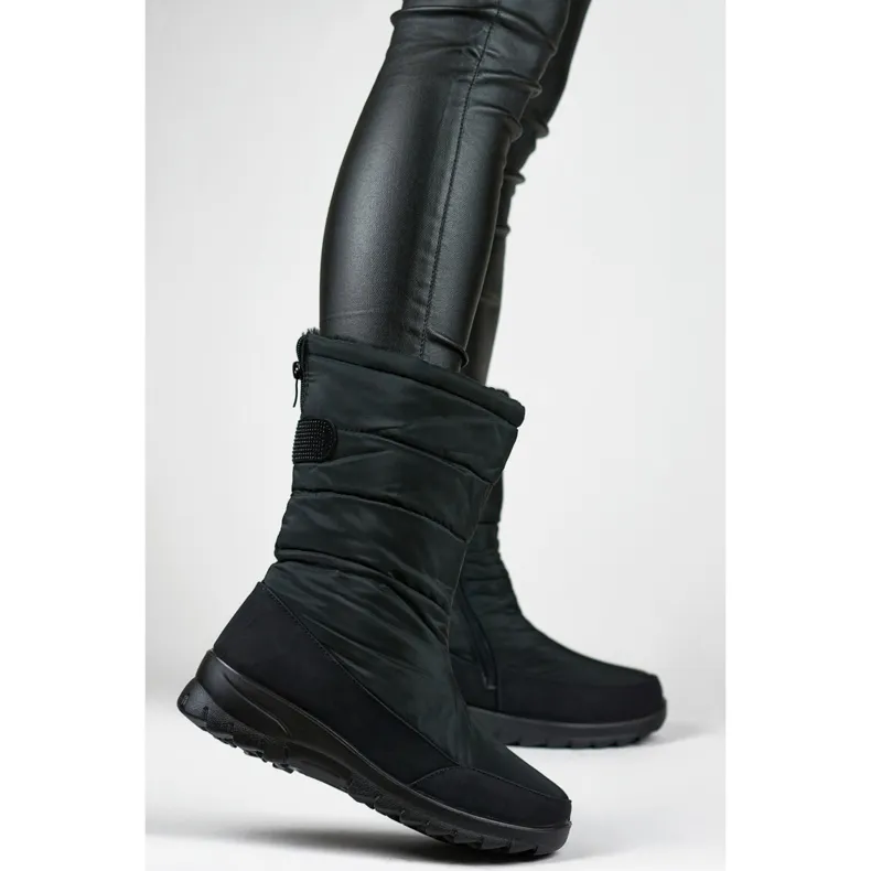 High, comfortable winter snow boots with fur zippers black