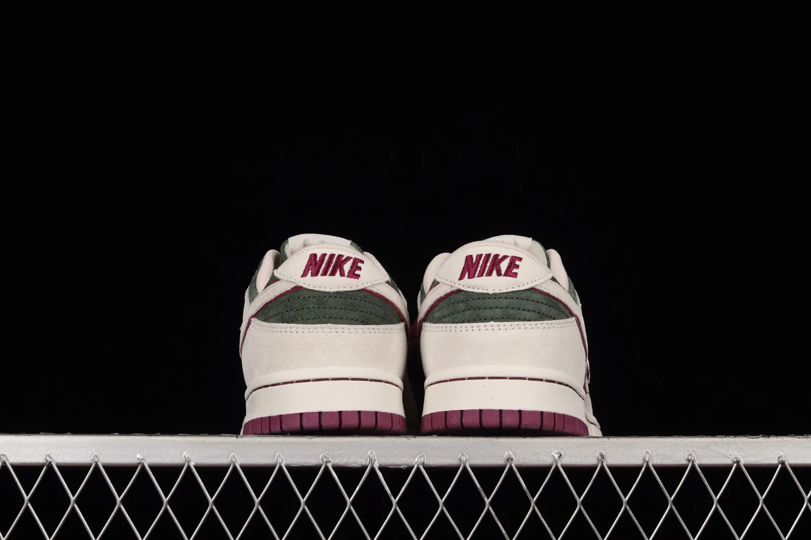 Otomo Katsuhiro x Nike SB Dunk Low Steamboy OST Grey Dark Pink Green LF0039-013