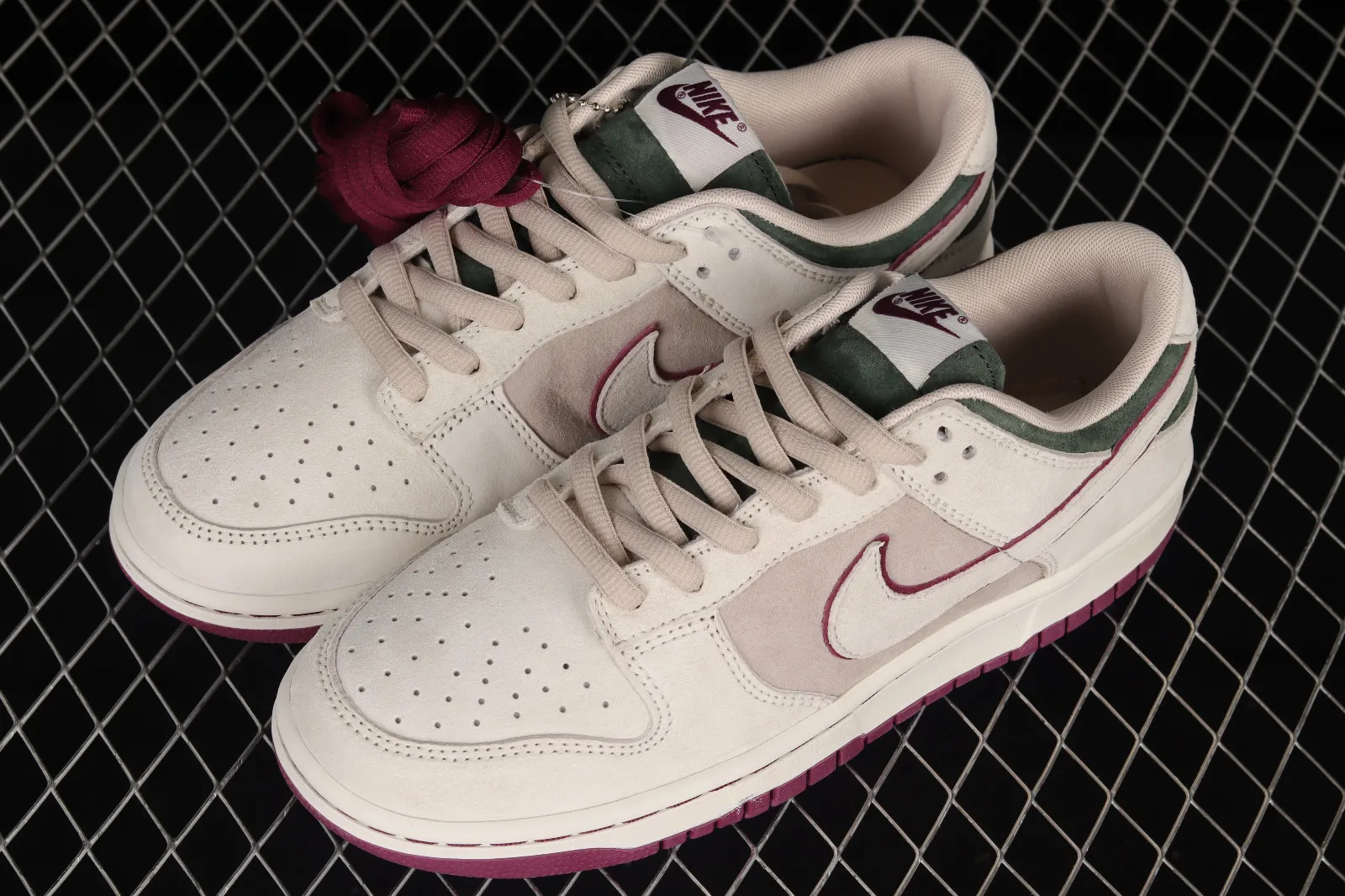 Otomo Katsuhiro x Nike SB Dunk Low Steamboy OST Grey Dark Pink Green LF0039-013