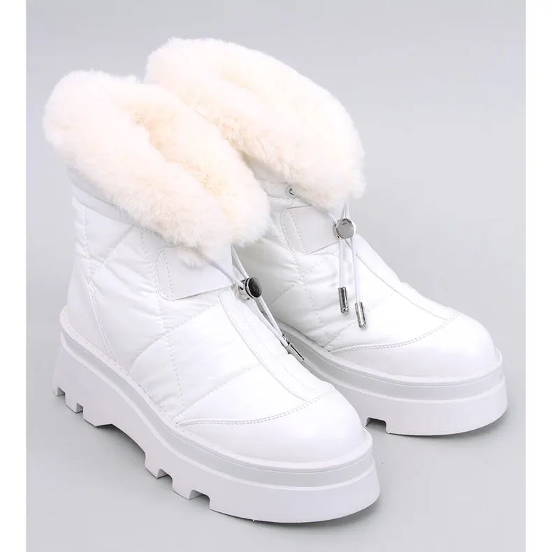 Tavaris White snow boots with fur