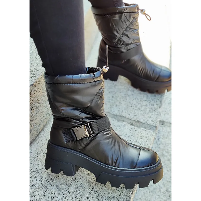 Women's black snow boots