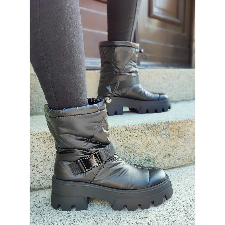 Women's black snow boots