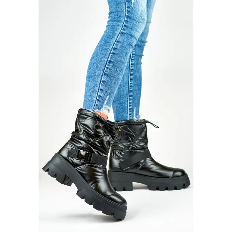 Women's black snow boots